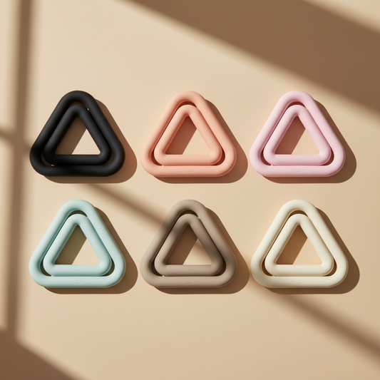 Anneaux triangulaires de Pilates sur fond beige