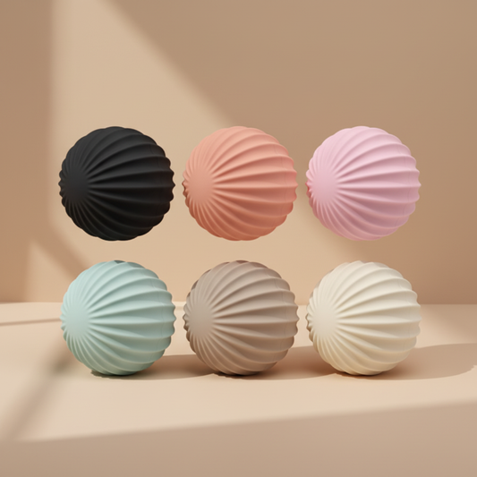 Ballons de Pilates sur fond beige