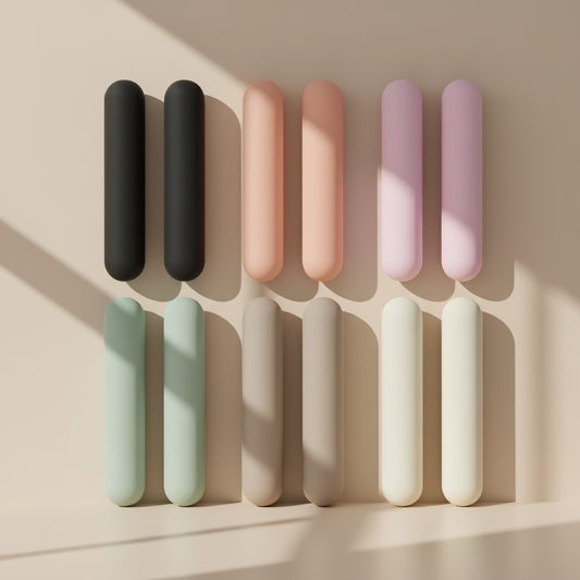 Barres d'haltères Pilates debout sur fond beige